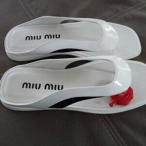MIU MIU AUTHENTIC VERNICE TECH FLAT THONG SANDALS WHITE /BLACK 39.5 NEW NO BOX